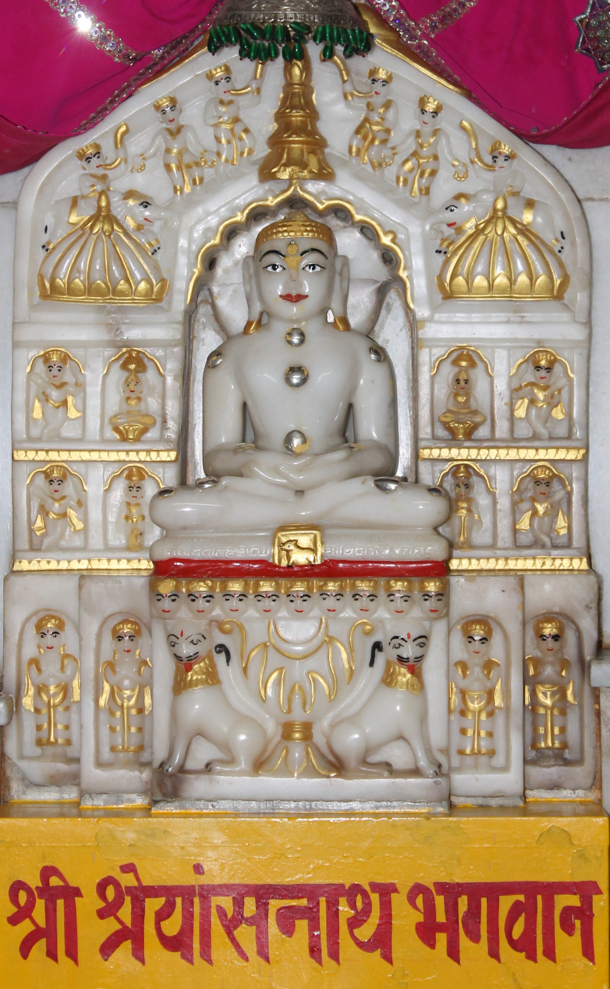 Shreyansanath Bhagwan idol at Shri Sinhapuri Tirth, Sarnath